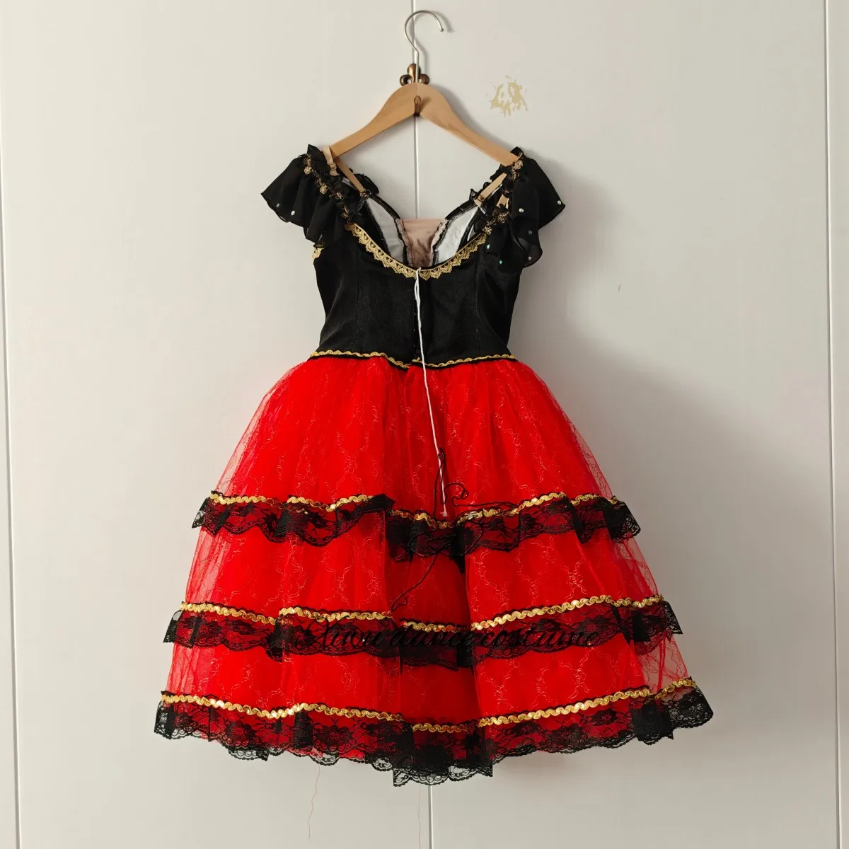 Sukienka sceniczna w stylu flamenco, czarno-czerwona, z falbanami