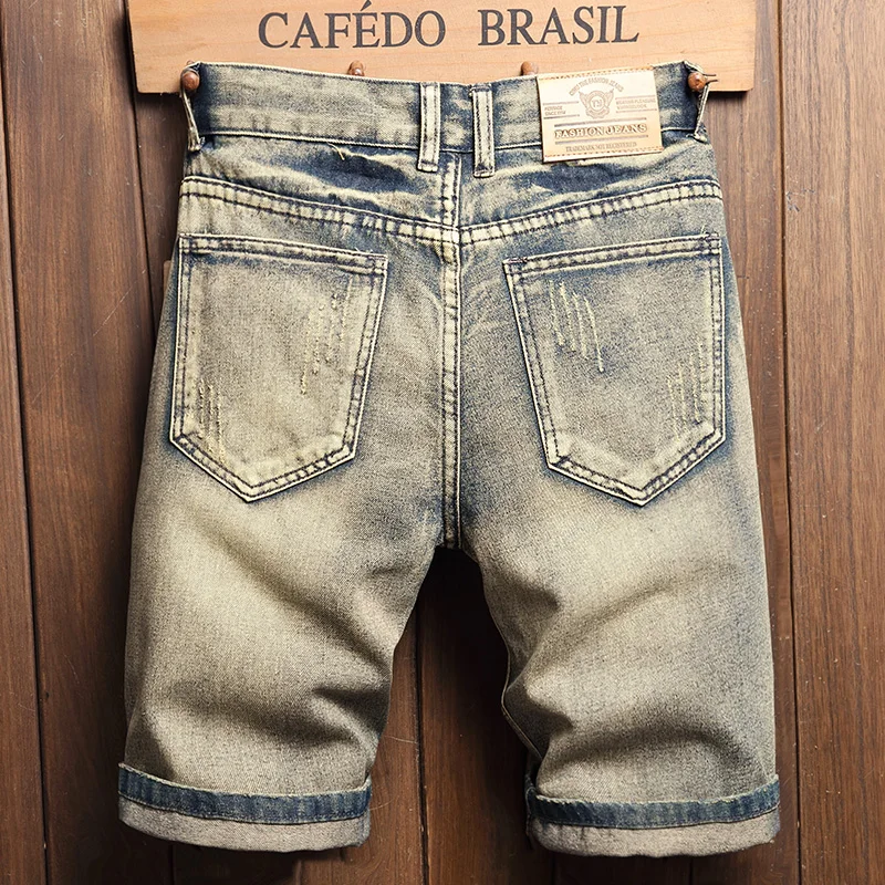 Nuevos pantalones vaqueros cortos rasgados de verano para hombre, pantalones Vintage con agujero recto y parche a cuadros, moda Hip Hop hasta la rodilla, ropa de calle