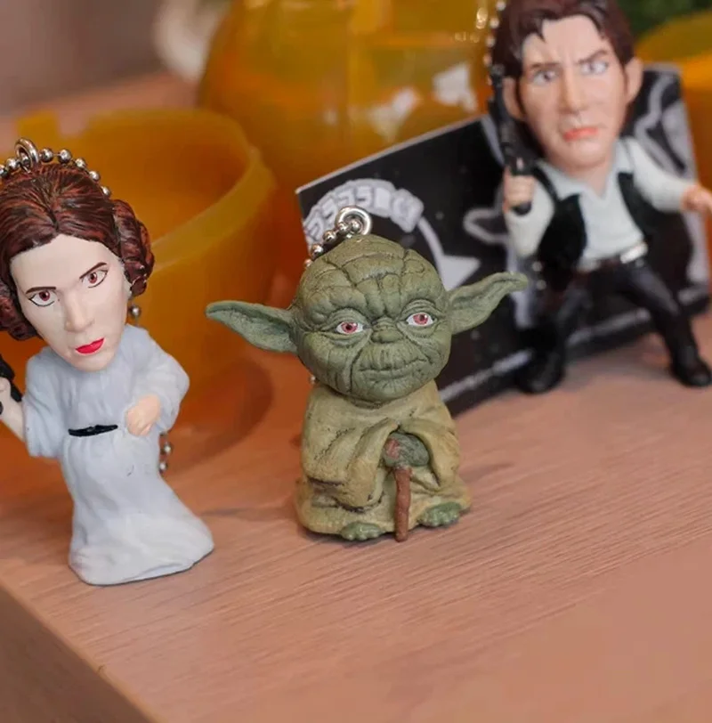 Caja Sorpresa de 5 Llaveros de Star Wars, Mini Figuras de Acción Kawaii, Colgantes Lindos para Mochila, Adornos para Teléfono, Regalo Sorpresa Perfecto, Souvenir