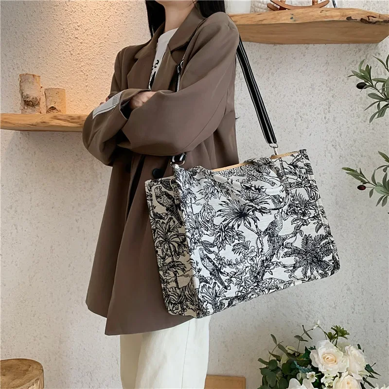 Embroidered women\'s bag, new tote bag, handbag, large capacity woven shopping bag, single shoulder canvas bag, women\'s bag