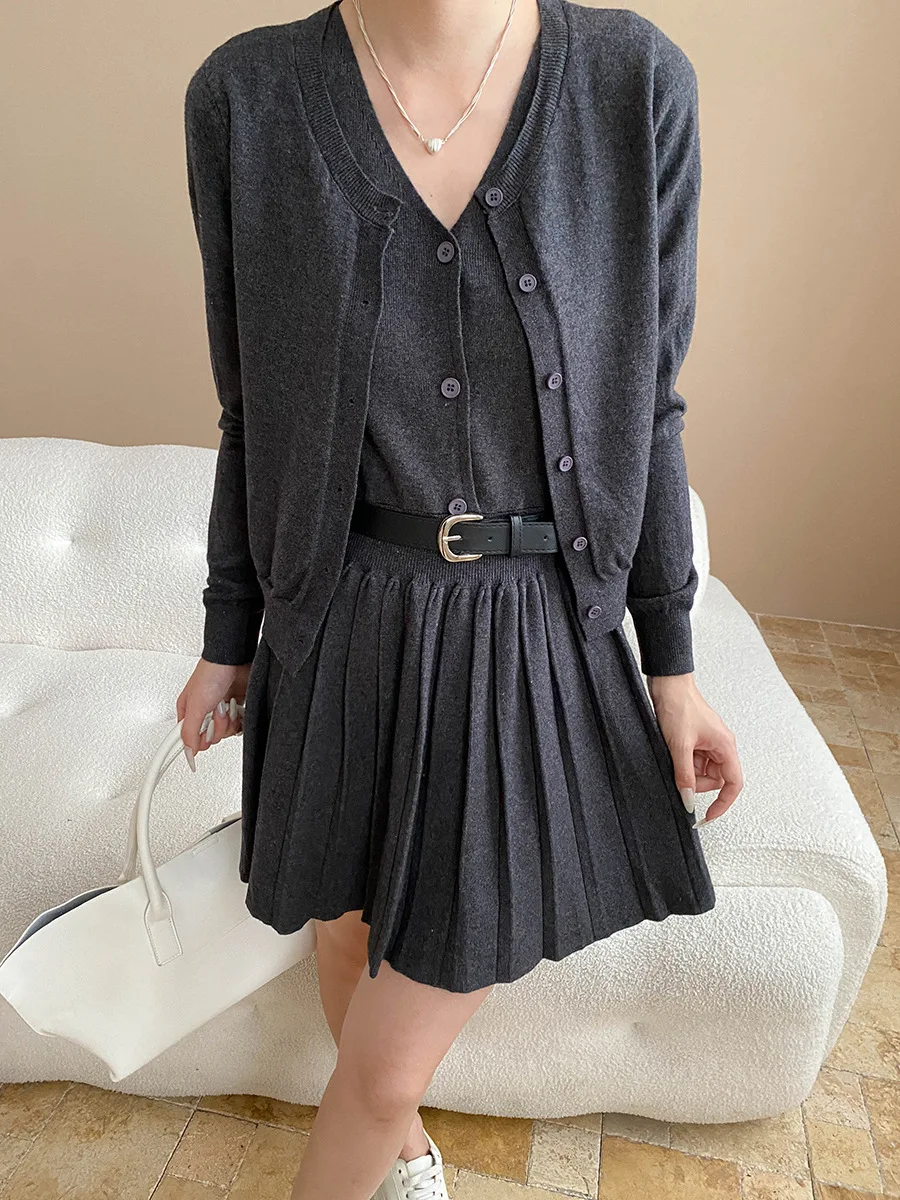 طقم فستان سترة محبوك على الطراز الفرنسي برقبة على شكل حرف V