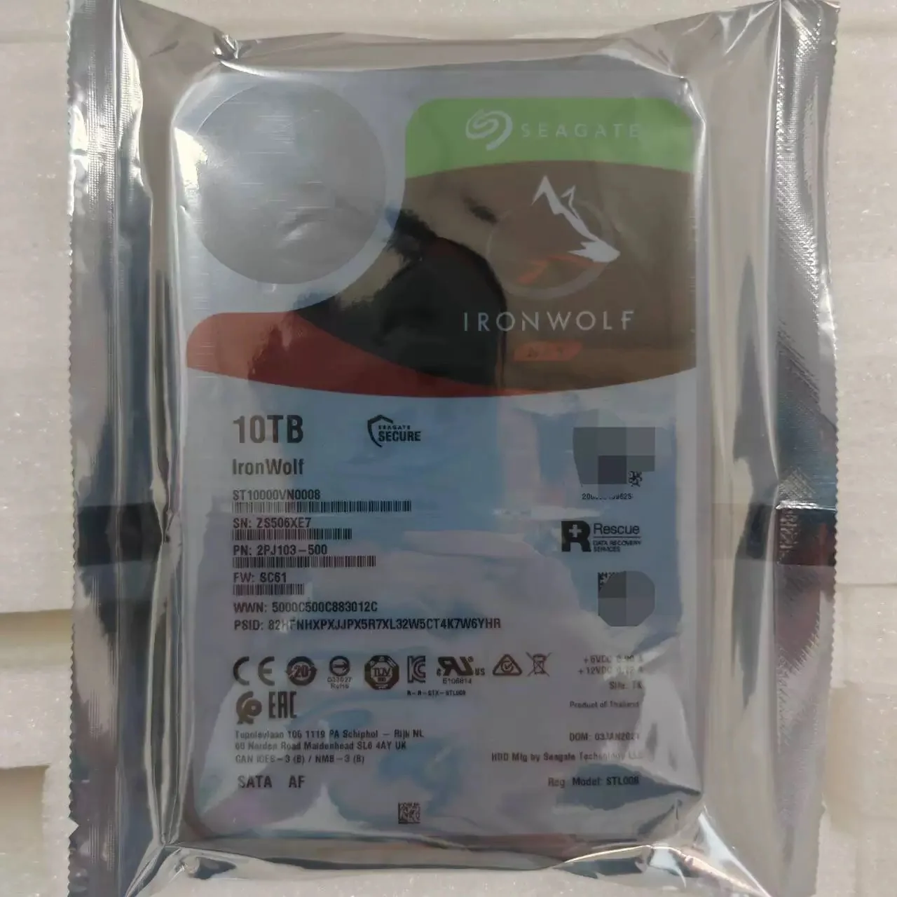

Новый внутренний жесткий диск IronWolf NAS 3.5" 10 ТБ 256 МБ для настольных ПК ST10000VN0008