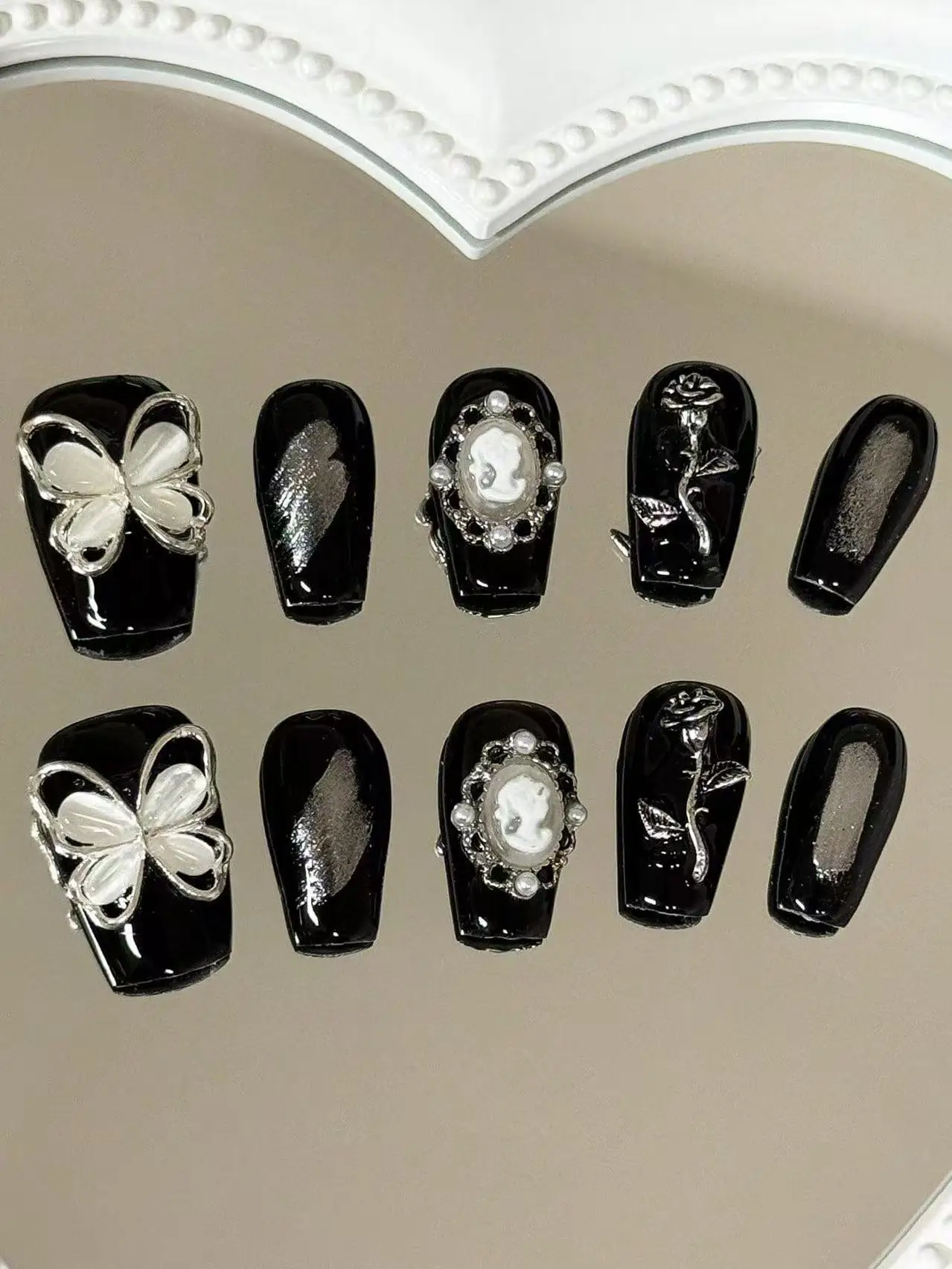 Ensemble de 10 faux ongles trapézoïdaux faits à la main, style Dark Lolita, idéal pour le Gothic Lolita, le style rétro sombre, la photographie de cour, les looks d'Halloween, la tenue quotidienne des subcultures et les tenues de trajet pour femmes matures.