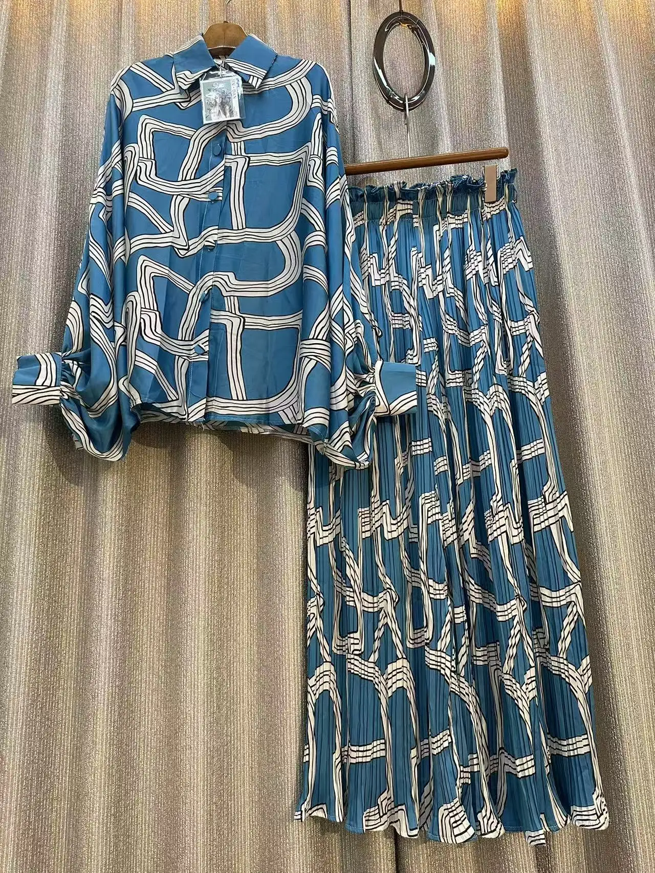 Nieuwe mode elegante 2-delige pak dames ontwerp gevoel vleermuismouwen tops + losse geplooide wijde broek vrouwelijke kleding
