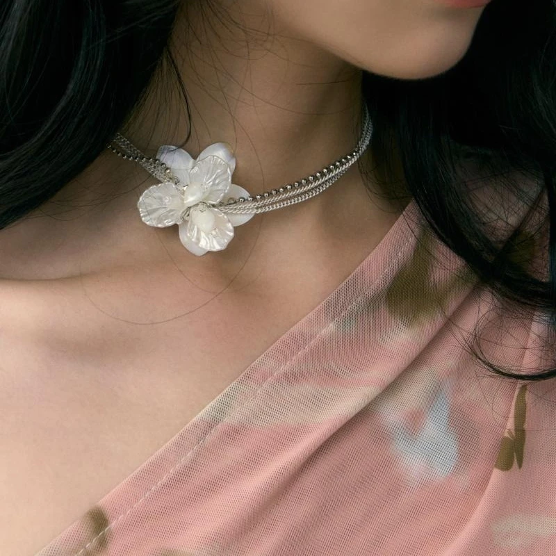 

Shell flower imitation pearl multi-layer chain necklace niche design high sense temperament simple and versatile