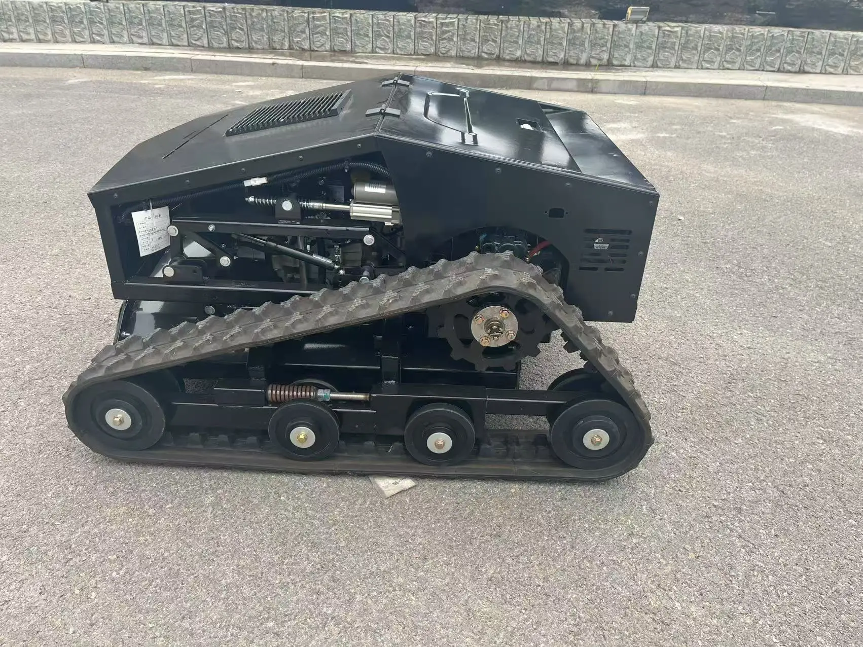 원격 제어 예초, 지능형 보행, 45 °   경사면 안전 등반, 과수원 농장 제초 로봇, 유연한 원격 제어