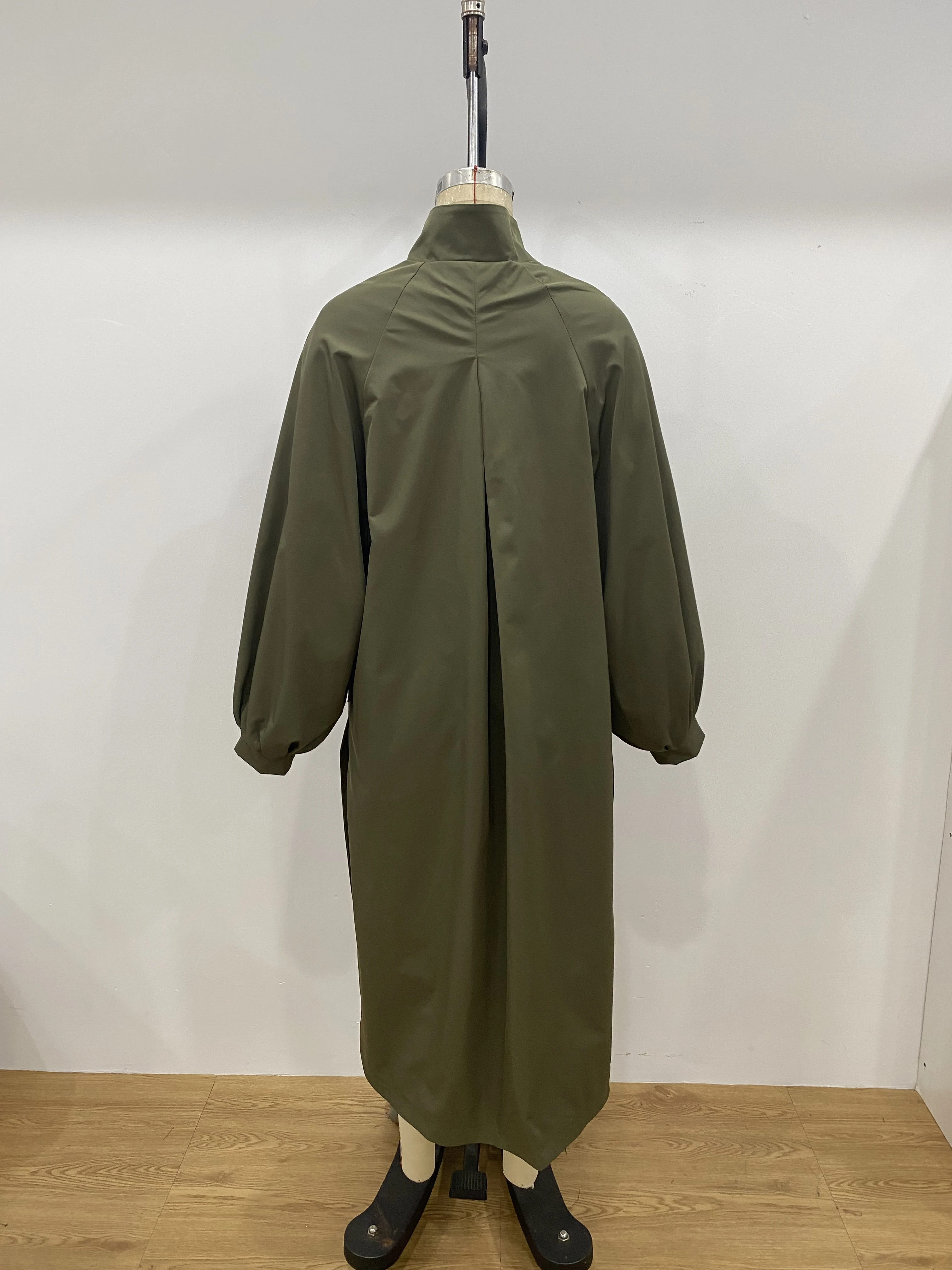 Damen Loser Drapierter Trenchcoat mit Stehkragen, Laternenärmeln, Seitenschlitz, Einreihig, Lässige Oberbekleidung, Stilvoller Alltagsmantel für Damen – Detail 3