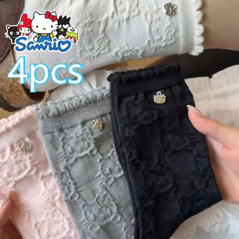 ¡Los fanáticos de Sanrio deben agarrar esto! Calcetines Hello Kitty en relieve 3D, paquete de 4, con pequeños insignias delicadas, adorable inauguración del corazón