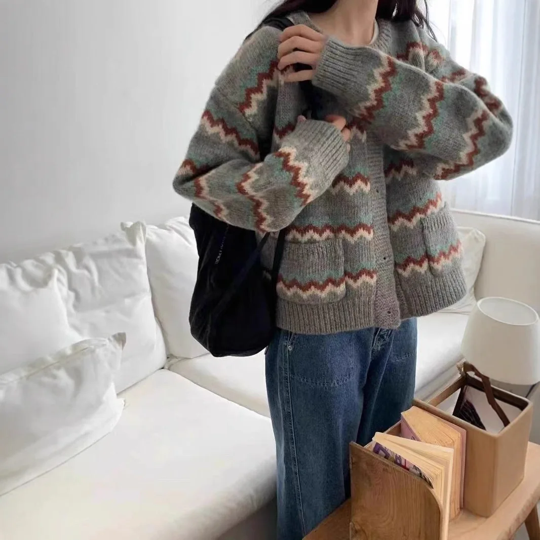 

Color Blocking Diamond Striped Knitted Cardigan with Single Breasted Design, Loose Fit and Pocket, Skin Friendly