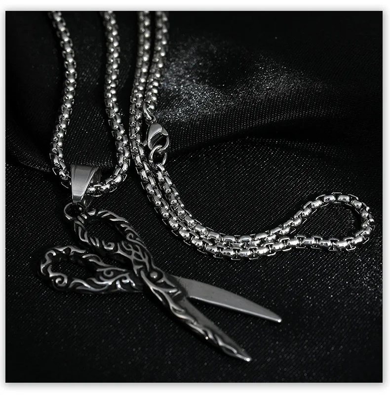 

In 2025, male personality leads the trend. Long necklaces for student couples and retro hairstylist scissor pendant necklaces