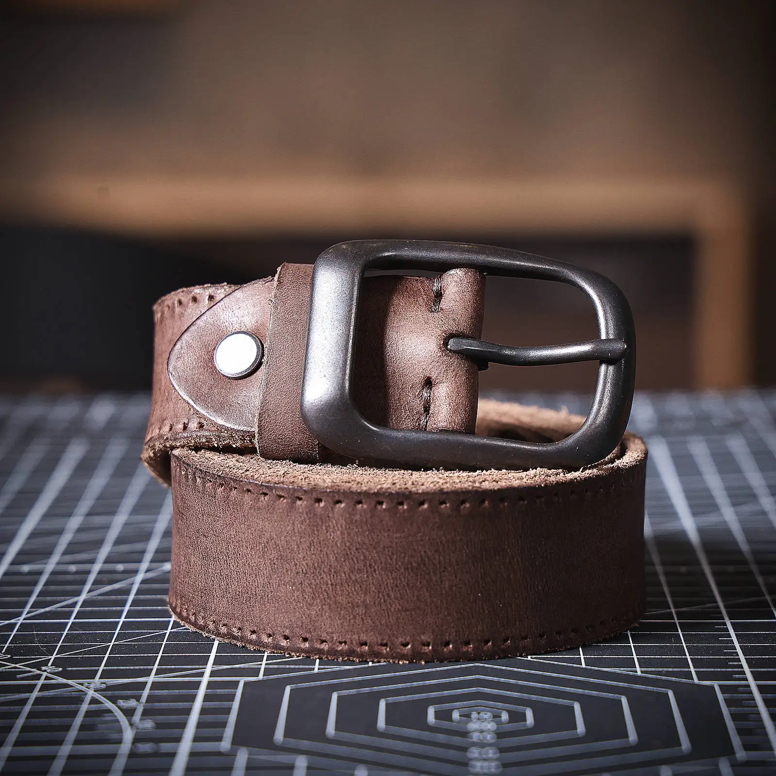 Echtleder-Herrengürtel aus Rindsleder, italienisches dickes Leder mit Geschenkbox, vielseitiger Retro-Jeansgürtel für Herren, ideale Wahl als Geschenk. – Detail 15