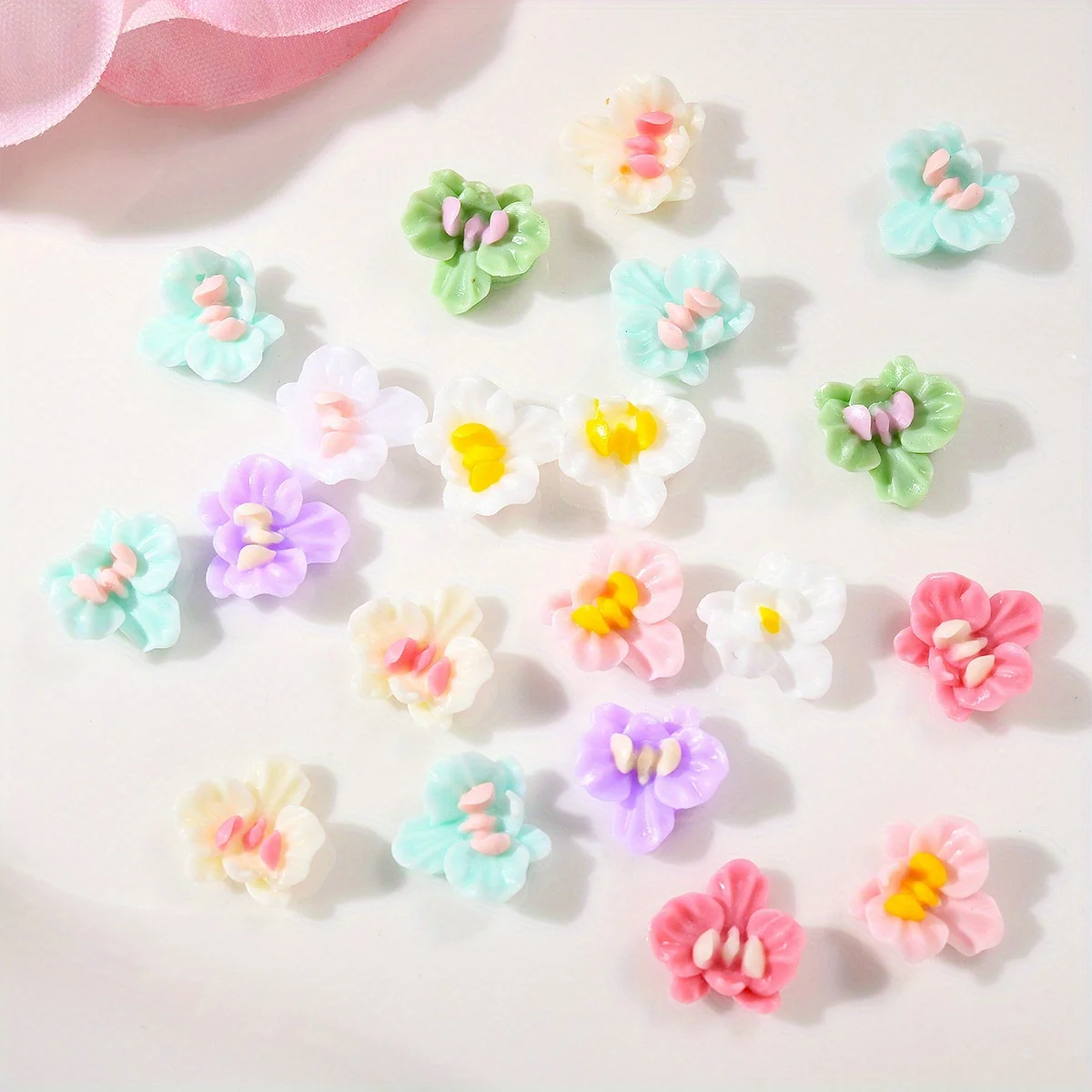 50 stücke Harz Leuchtende Bunte Blume Form Nail art Schmuck Haarnadel Ohrringe Handy Fall Material Diy Dekoration Zubehör