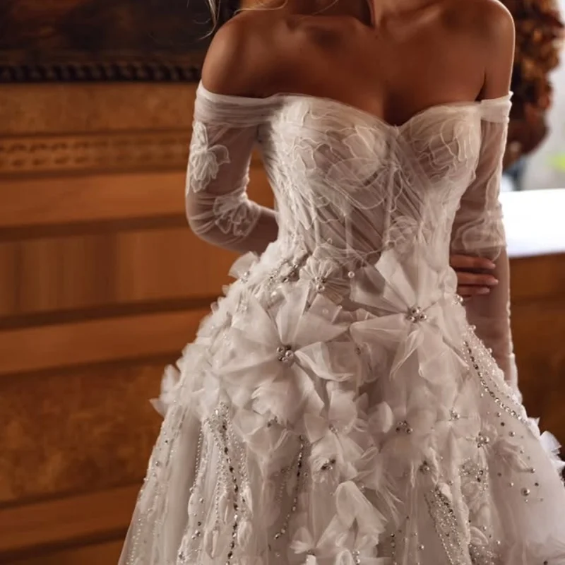 semplici abiti da sposa bianchi in pizzo maniche lunghe decalcomania spalle scoperte fiori 3D abiti da sposa multistrato realizzati su misura