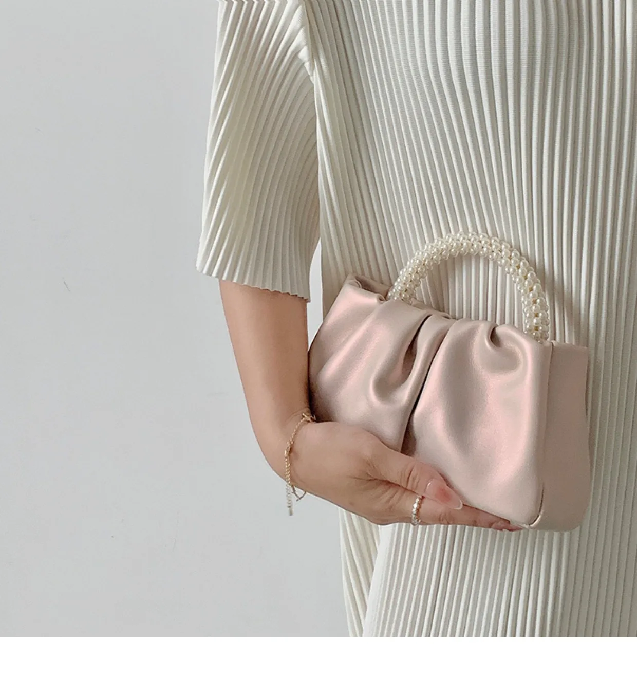 

Luxury Design Pearl Handle Women's Shoulder Bag Shiny Leather Pleated Cloud Fashion Accessory Square Dinner Bag for Ladies