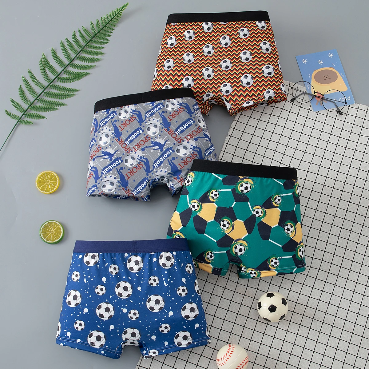 8/4-teiliges Set niedlicher Fußball-bedruckter Unterwäsche für Kinder, weiche und bequeme Boxershorts für Jungen, lässige Basic-Shorts für Zuhause – Detail 6