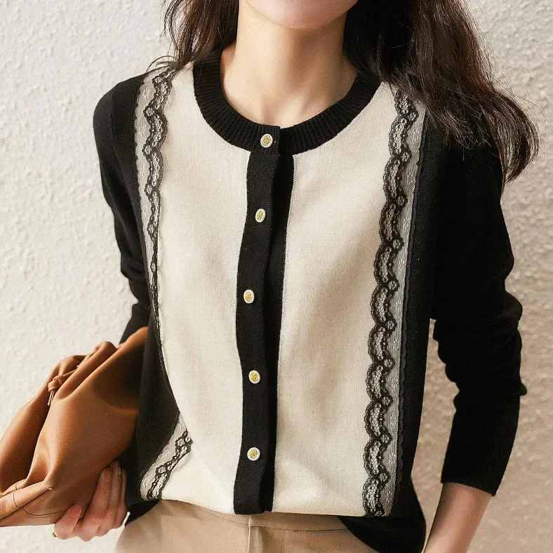 

Fashion O-Neck Button Spliced Loose Korean Knitted Lace Sweater Women's Clothing 2023 Autumn New All-match Casual Tops