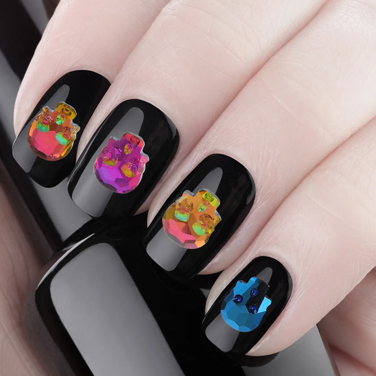 

40Pcs Skull Shape Glass Rhinestone Nail Art Decor DIY 3D Self-Adhesive Nail Stickers for Natural False Nails Salon Home Use