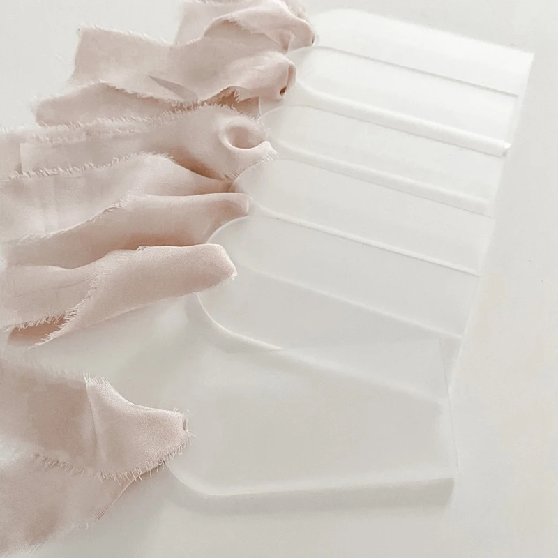 ป้ายเปล่าสำหรับงานแต่งงานทำจากอะคริลิคฝ้า100ชิ้นป้ายของขวัญแบบโค้งใสแผ่นป้ายชื่อแผ่นป้ายที่นั่งสำหรับงานเลี้ยงแบบทำมือ