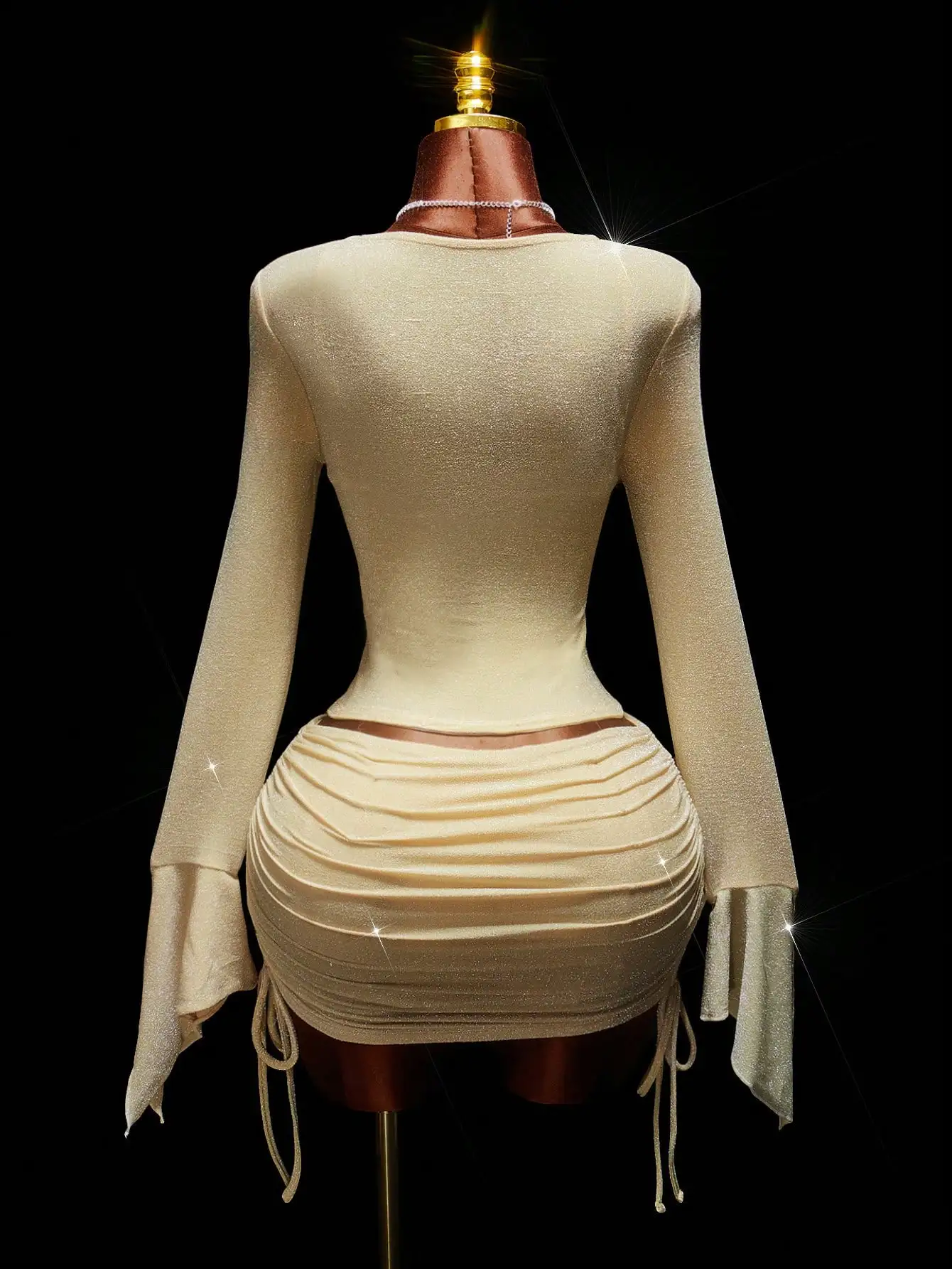 Completo Sexy da Donna in Due Pezzi con Top a Maniche Lunghe e Minigonna, Design con Coppe, Dettagli Arricciati, Abbigliamento da Festa