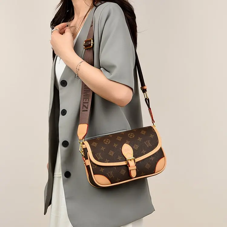 

Simple Elegant Vintage Diaper Bags For Women Classic Designer Shoulder Bag Large Capacity Leather Commuter Bag Chic Solid Color