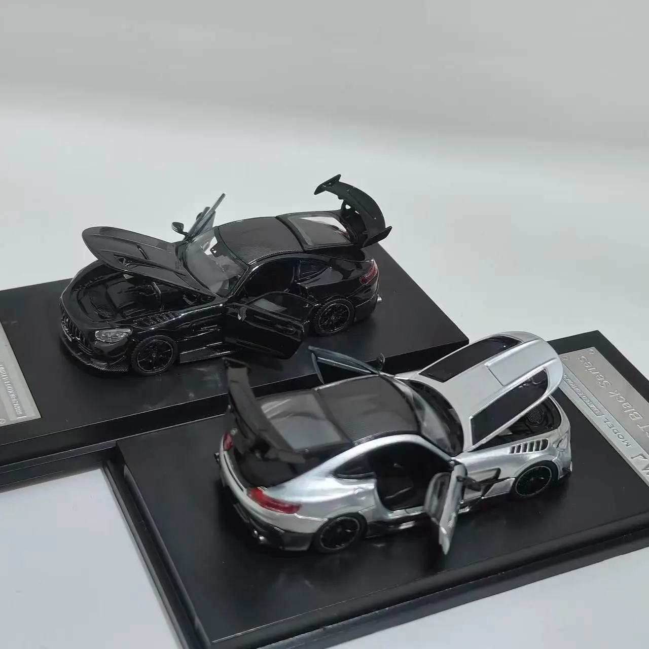 MJ MODELO 1:64 Mercedes-Benz AMG GT Black Series restaure detalhes do compartimento do motor, modelo de carro em liga