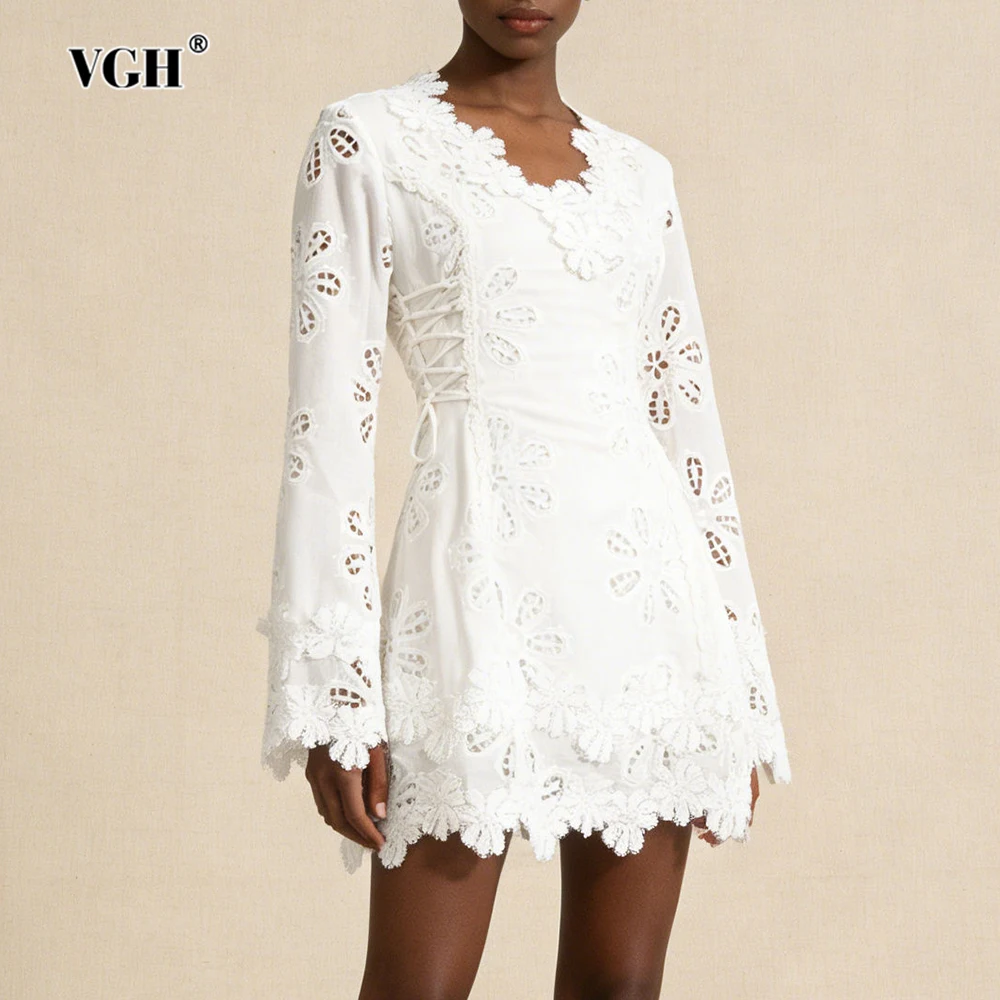 

Пляжное платье VGH в стиле кэжуал: облегающее мини-платье с кружевом, V-образным вырезом, длинными рукавами, завышенной талией и вырезами, для женщин