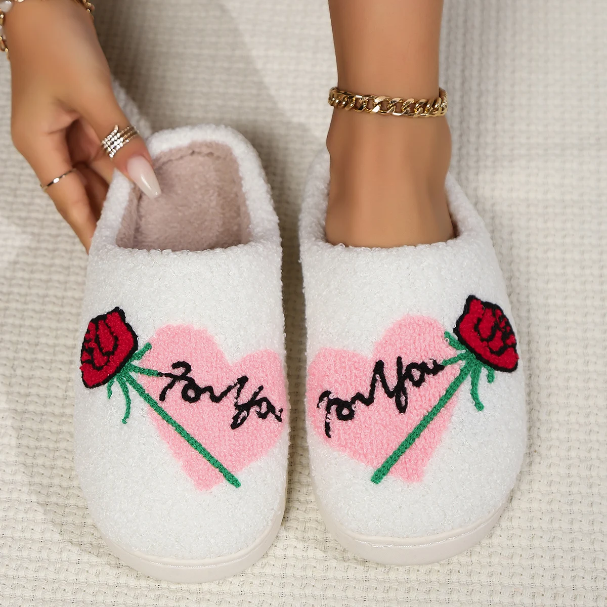 

Fashion Exquisite Embroidered Rose Pattern Women's Winter Slippers Indoor Soft Sole Warm Comfy Leisure Bedroom Home Cotton Shoes