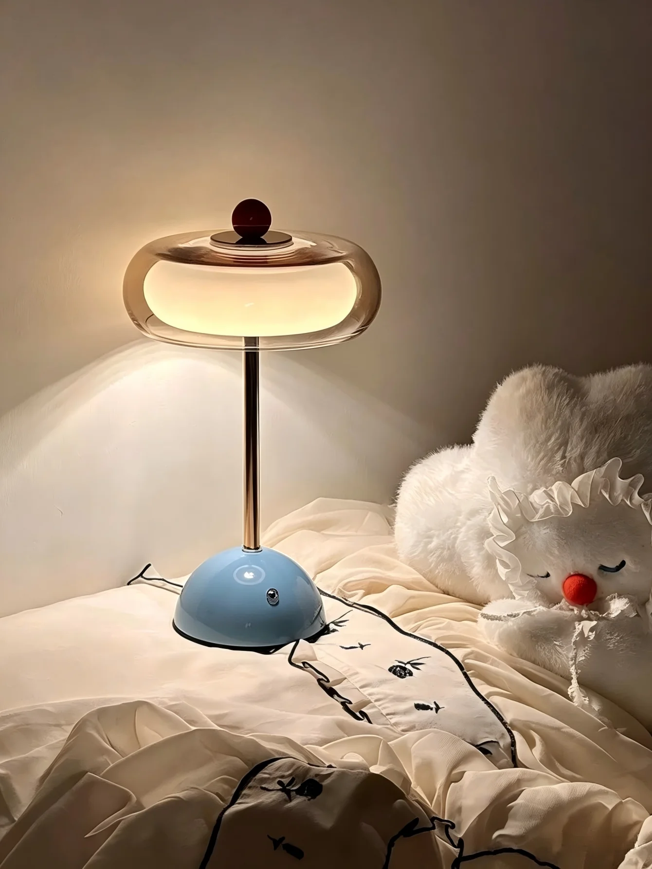 Retro Flying Saucer LED Table Lamp, Dopamine Color Decorative Bedside Lamp, Creative Night Light for Bedroom Living Room Home De