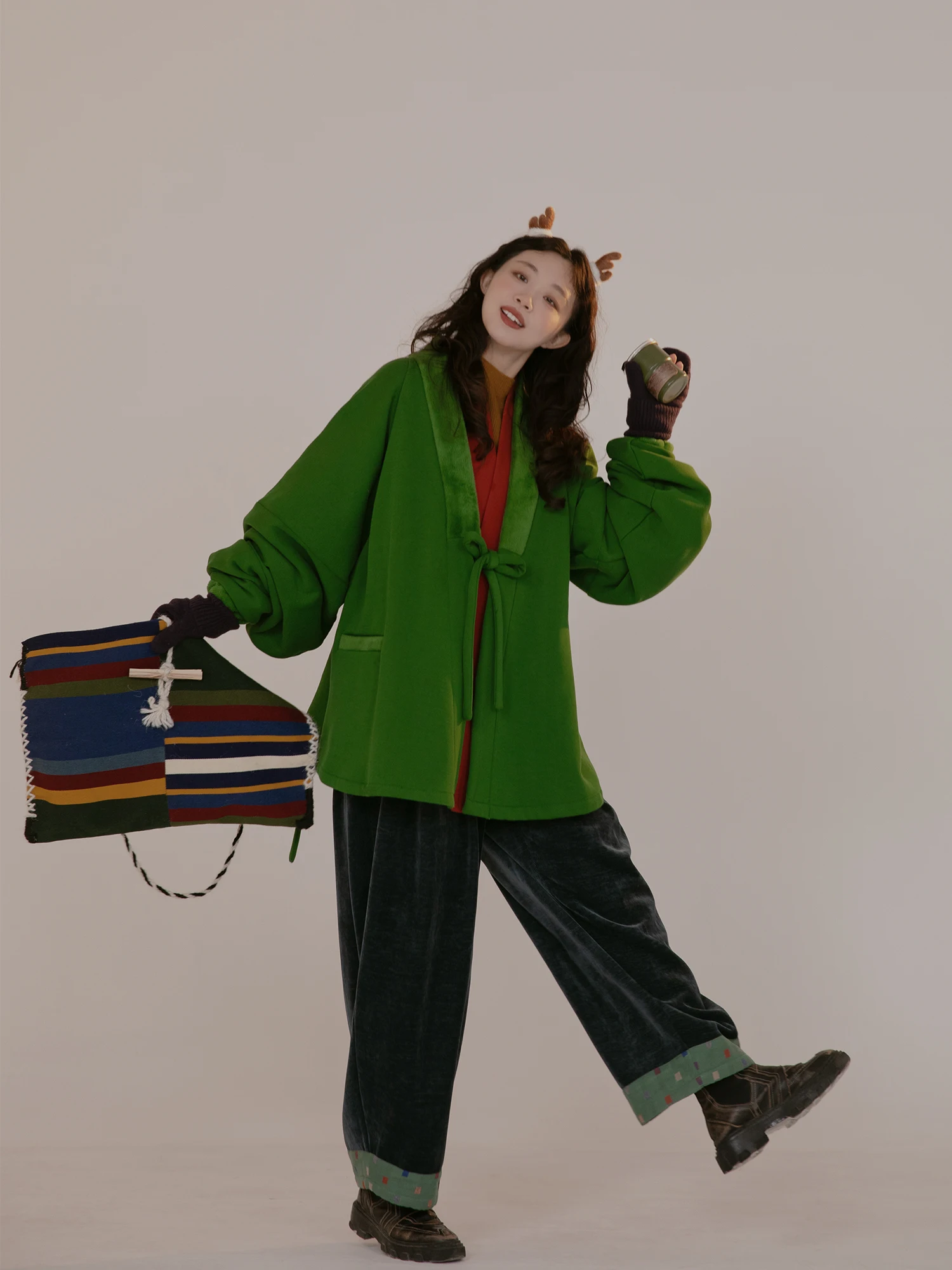 

Новинка! Праздничный комплект Hanfu для женщин: топ из вельвета с эффектом утолщения, традиционный китайский стиль, цвета к Новому году.