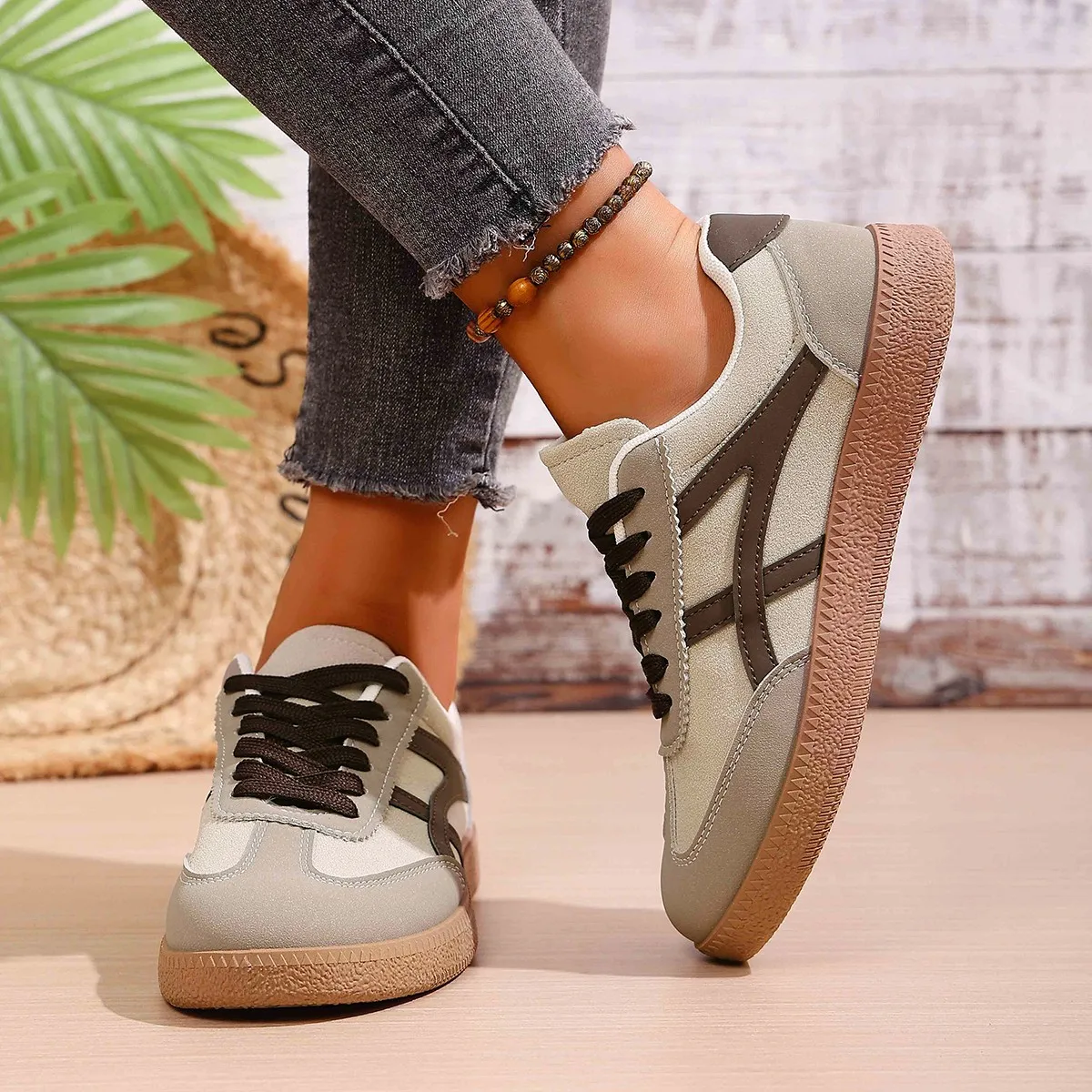 2026 Herbst Damenmode Wildleder-Sneaker mit Doppelschnalle und Metall-Details Leichte Atmungsaktive Bequeme Freizeitschuhe – Detail 12