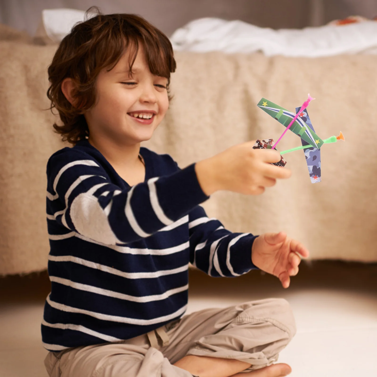 

30pcs Airplane Plaything Funny Kids Aircraft Outdoor Garden Game Gift Durable Pp Paper Material Throwing Plane Interactive