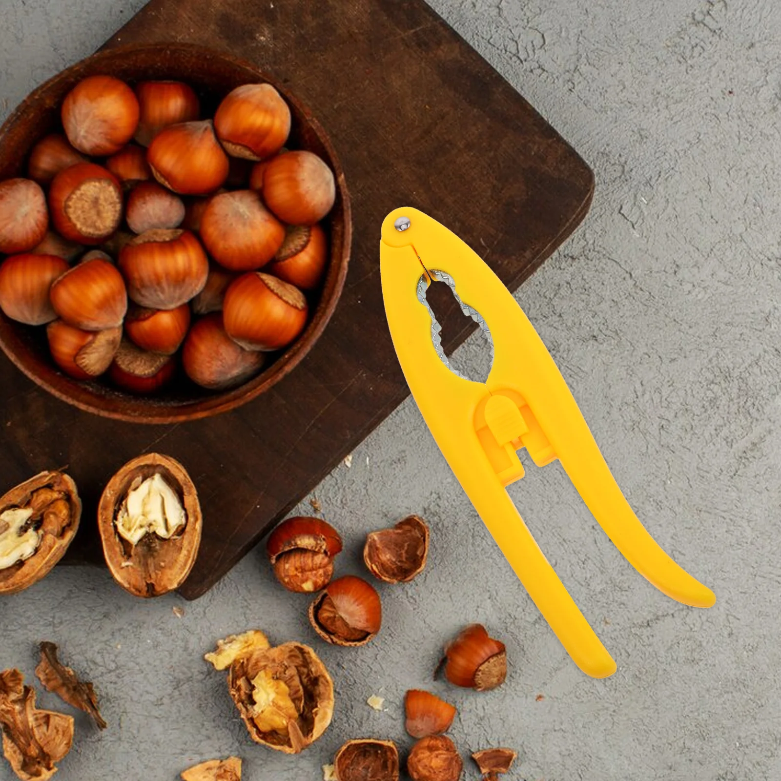 

Multifunctional Walnut Cracker Tool Zinc Alloy Chestnut Clip for Cracking Shelling Nuts Kitchen Essential Walnut Crusher Manual