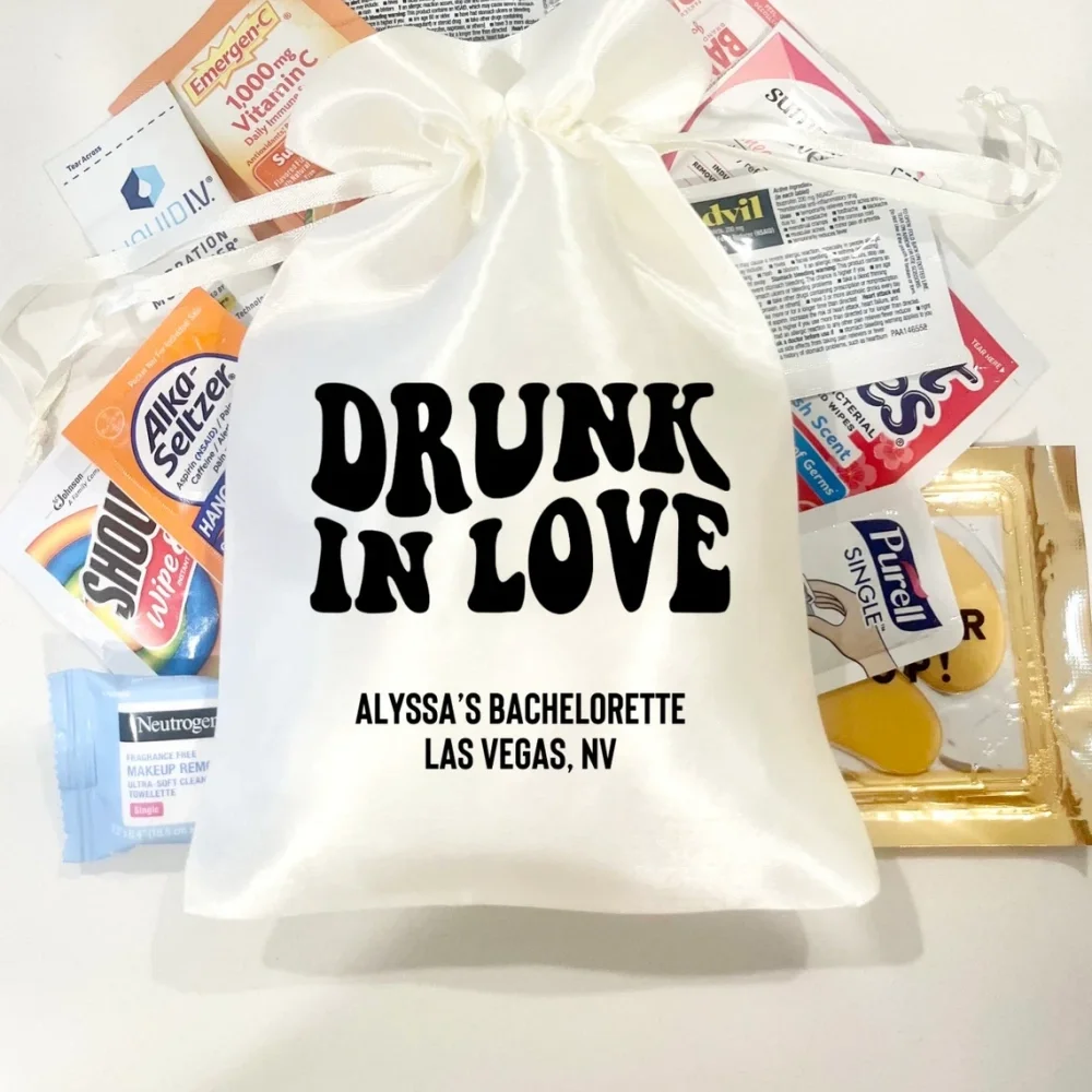 25 Drunk in Love Bachelorette Party Favor Bags|Hangover Kit|Custom Recovery Kit|Boozebag|Party Favor Bag|Favors Bridal Shower