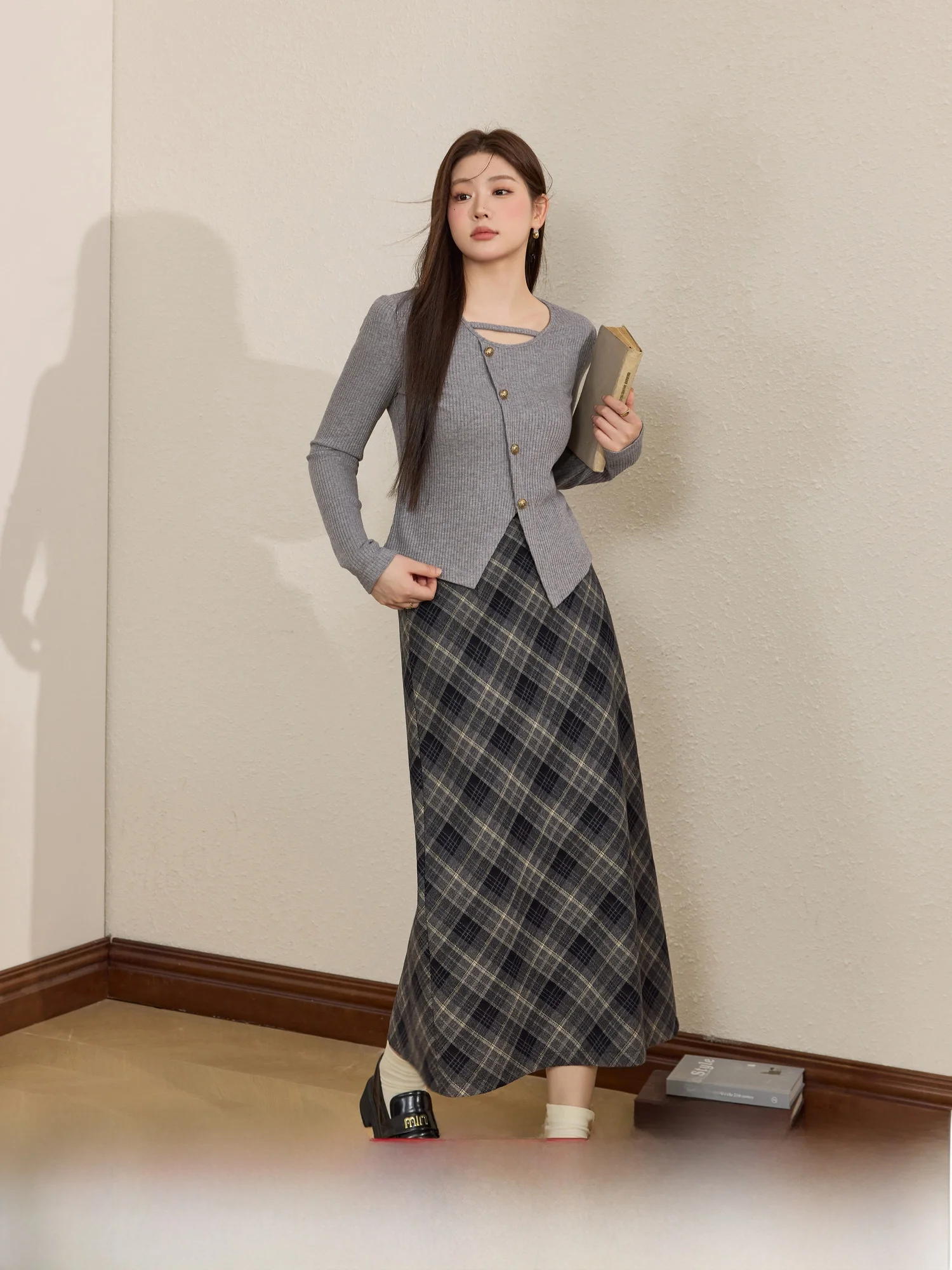 

Blue Language plus Size Women's Knitwear Top And Plaid Skirt Set Slimming Design Spring Commute Sle Polyester Blend