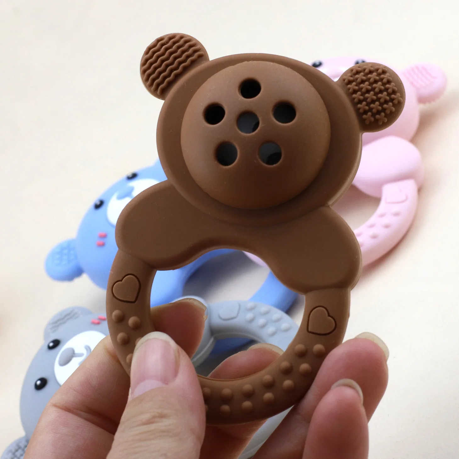 Nowy silikonowy gryzak w kształcie misia z dzwoneczkiem dla niemowląt