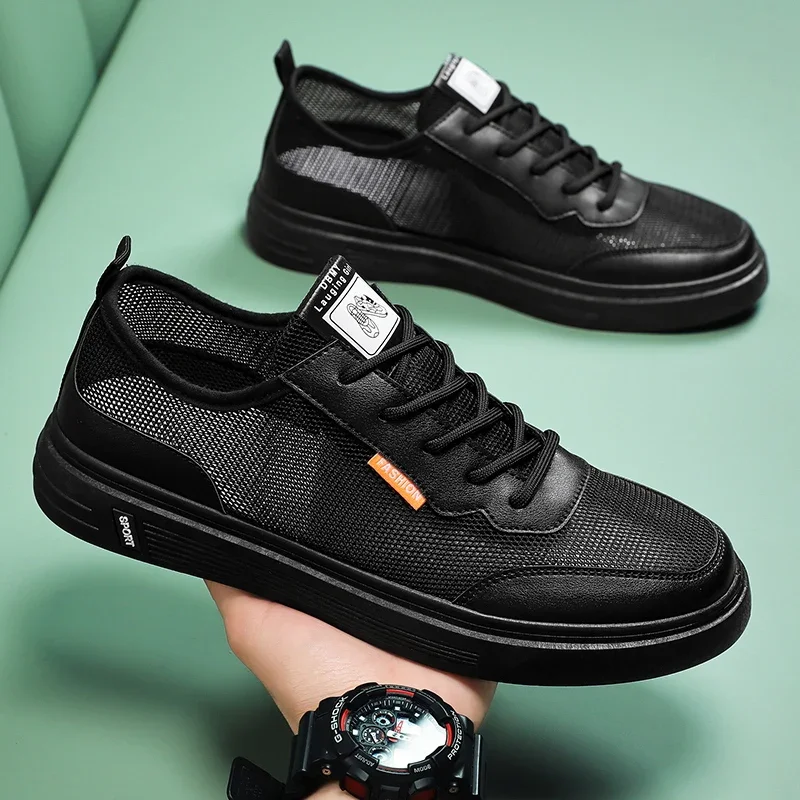 أحذية رياضية صيفية للرجال مع أحذية جري شبكية مسامية برباط تتميز بتصميم مجوف ونعل خفيف الوزن مضاد للانزلاق