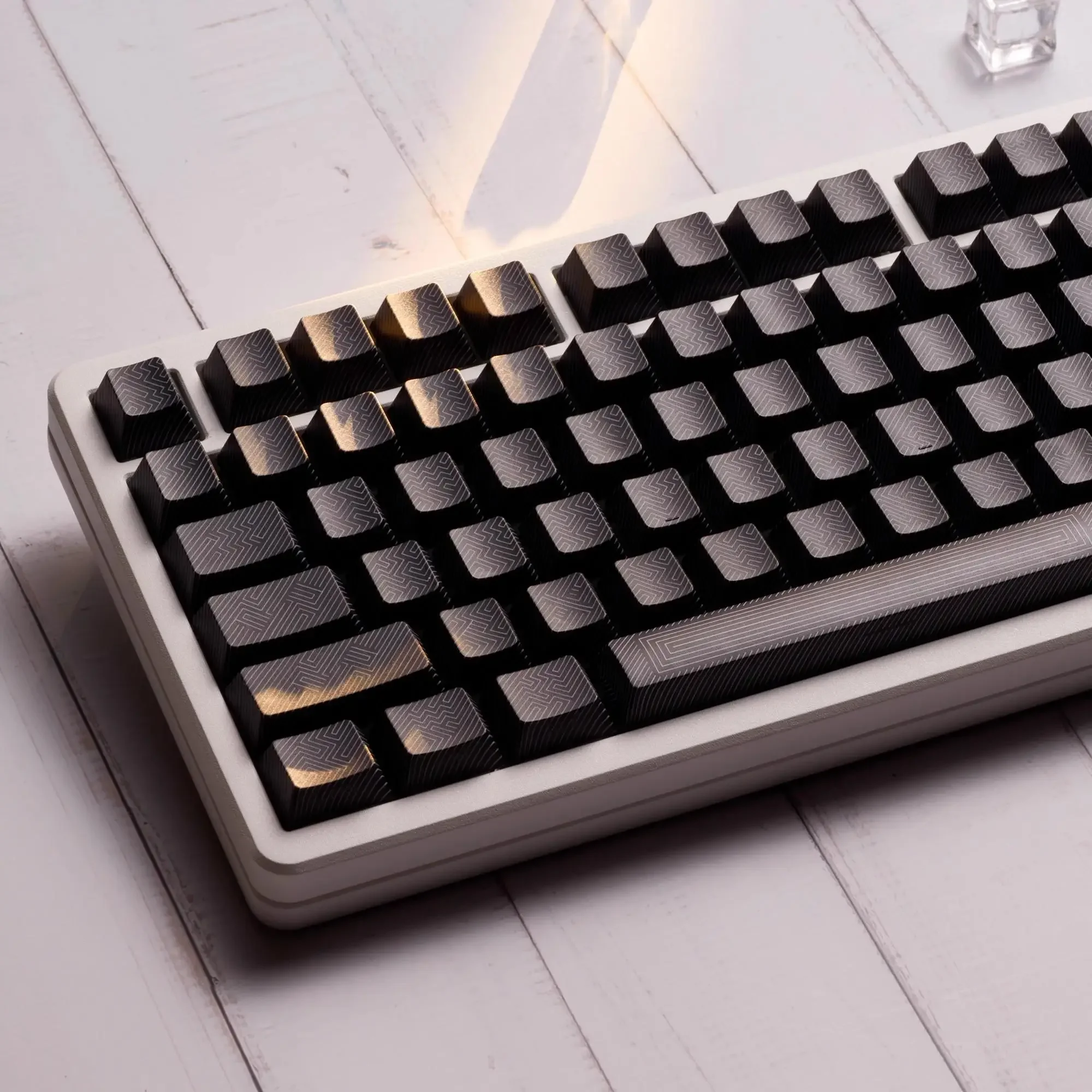 

Opal wind keycap light transmission adaptation wooting step from the forerunner Mega lion VGN mechanical keyboard cap