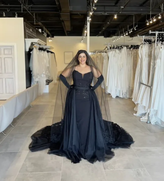 Unique Black Gothic Wedding Dresses V Neck Sleeveless Beaded Lace Detachable Trailing Bridal Gowns Customized