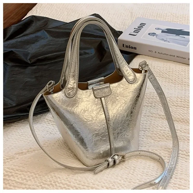 

Fashion Advanced Feeling Zipper Women's Shoulder Bags Large Capacity 2025 Light Luxury New Concise Versatile Trend Tote Bag