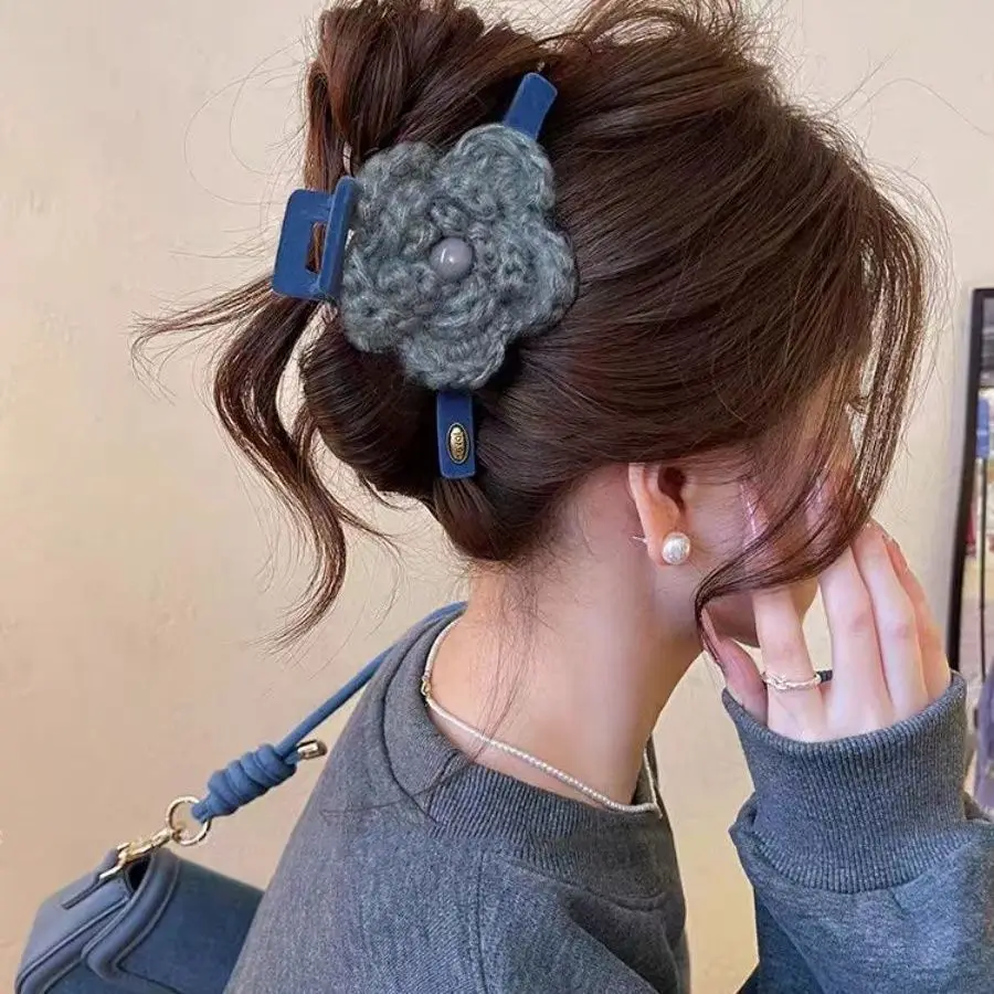 

Fluffy Flower Hair Clip Bow-Shaped Plush Hairpin Sweet Girl's Fluffy Hair Accessory Girls' Fashionable Trendy Hair Accessories