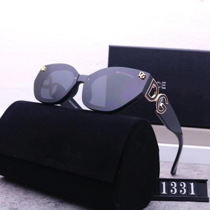 

Women's Fashion Sunglasses 2025 New Classic Black Lens with Metal Logo Decor, UV400 Protection Lightweight Gift Idea