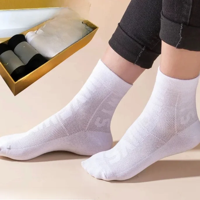 アロエベラ配合の通気性のある薄手の綿ソックス、ミッドカーフ丈、夏用吸湿速乾、快適なメンズカジュアルソックス