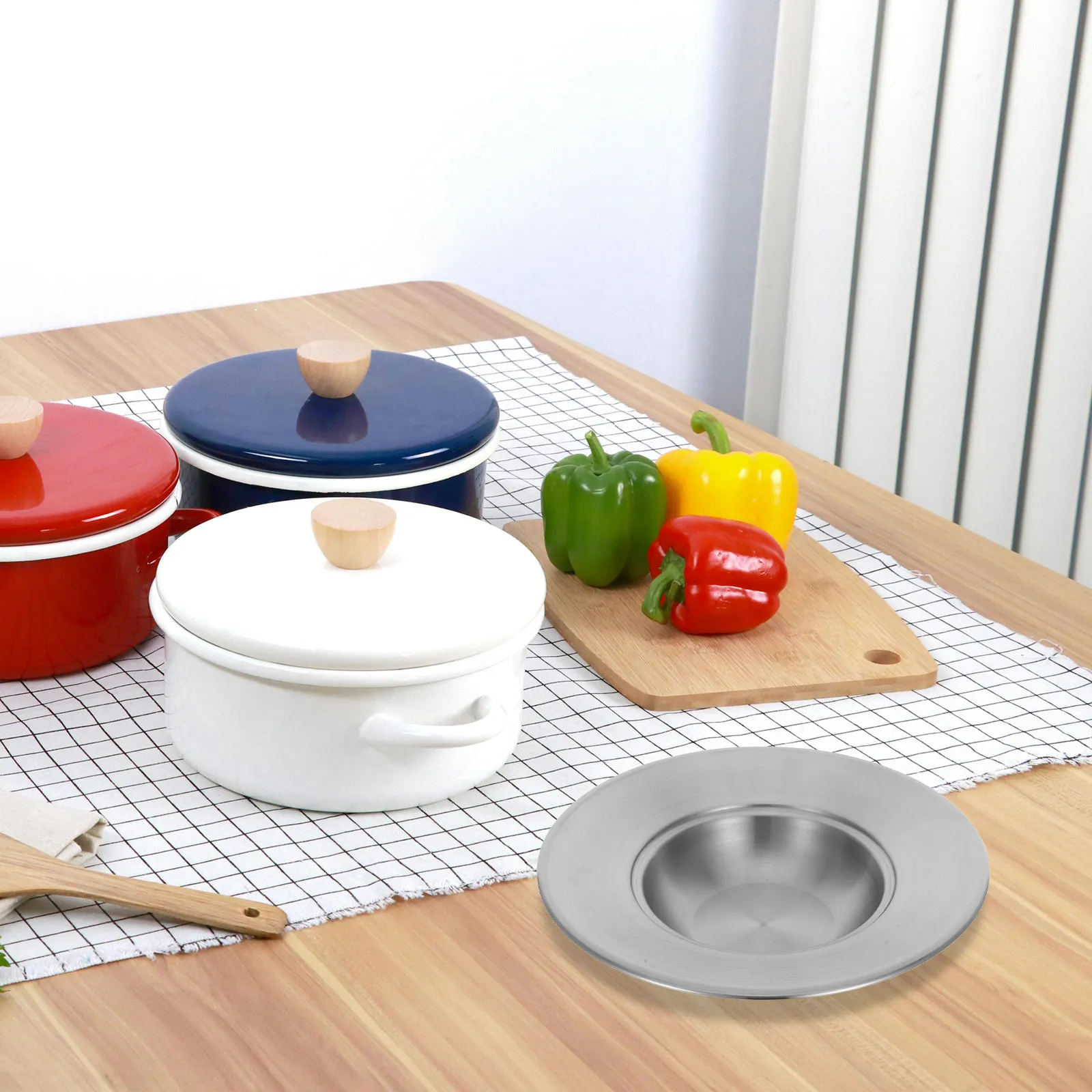 

Premium Stainless Steel Serving Bowl with Wide Edge for Pasta Soup Noodles Dishwasher Safe Elegant Design for Daily Or