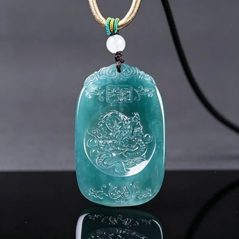Agua azul jade, imponente colgante de dragón, con exquisita artesanía, una calidad clara y translúcida, elegante y con estilo.