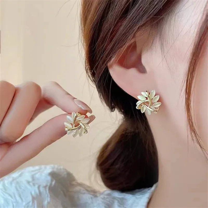 Exquisite Flower Zircon Stud Earrings for Women Leaves Geometric Rhinestone Earring Girl Party Birthday Christmas Jewelry Gifts