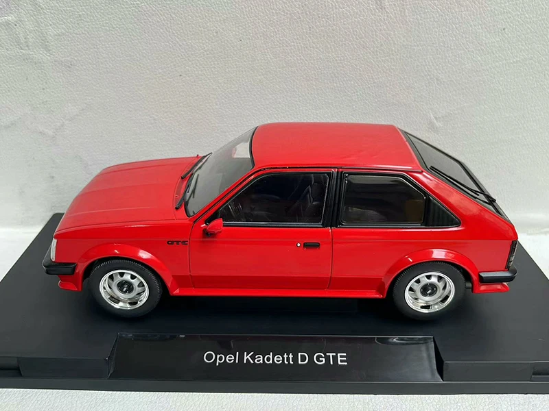 Diecast 1:18 Scale OPEL KADETT D GTE Simulation Alloy Car Model Toy Collectible Gifts Ornaments