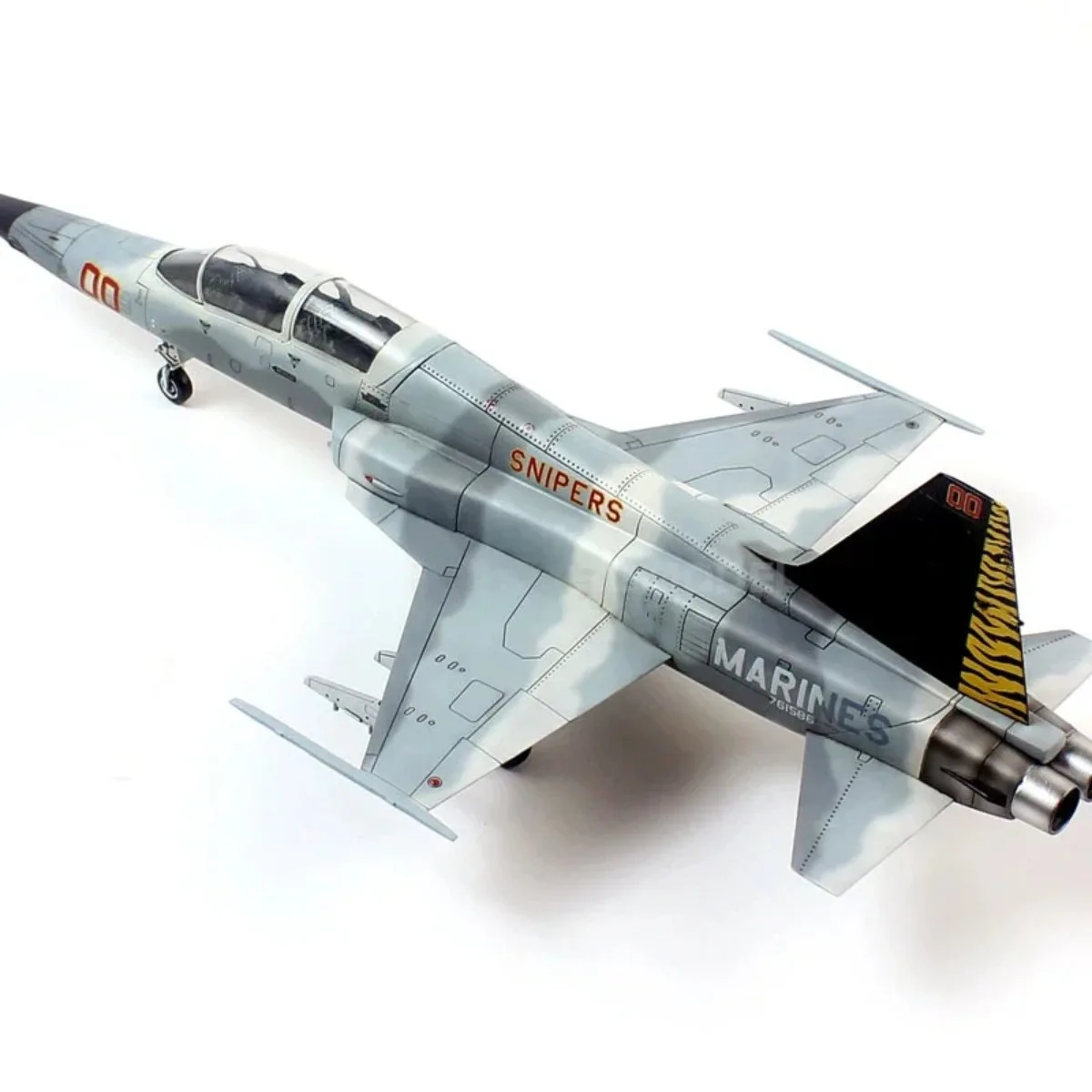 ドリームモデル組み立て航空機キット DM720014 米国 F-5F タイガー II 2 人乗り戦闘機 (後期バージョン) 1/72 カスタムコレクタブルおもちゃ