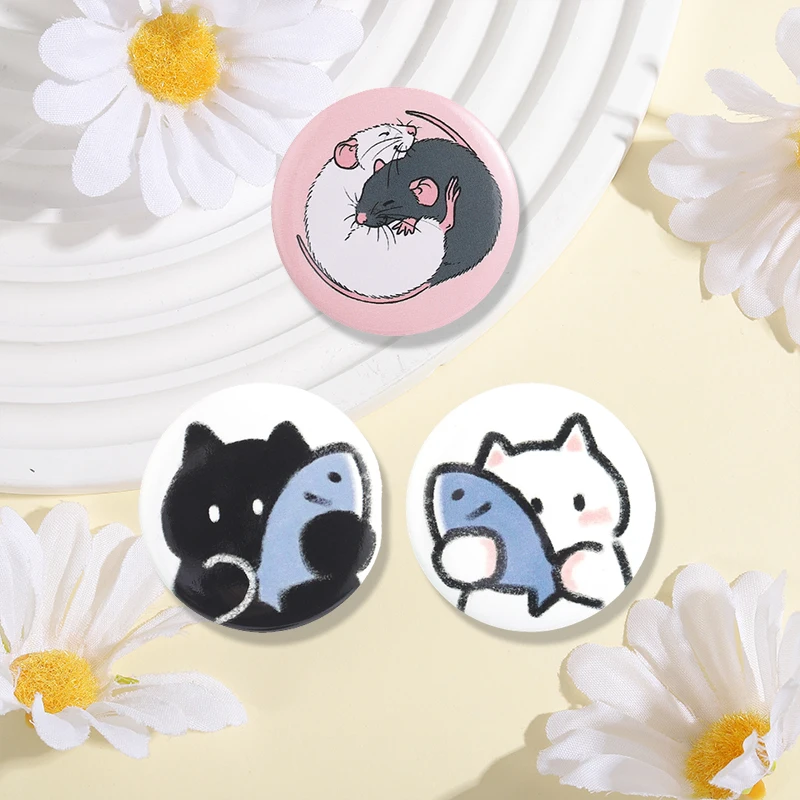 Yinyang Cuddling Rats Tinplate Soft Button Pin Cute Black White Cat Holding Fish Brooch Bag Lapel Badge Jewelry Gift for Friends