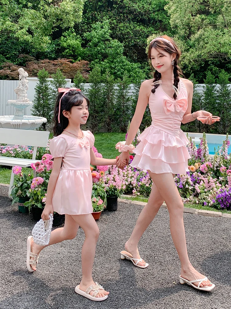 

Очаровательный купальник для девочек в стиле принцессы, парный комплект для мамы и дочки, с розовой юбкой-тортом на завязках на шее, термокостюм для плавания для всей семьи