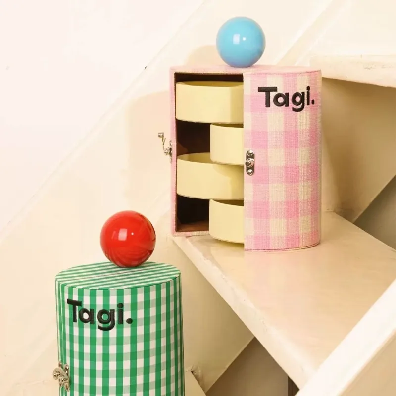 

Rotary Vintage-Style Desktop Storage: Spacious Jewelry Organizer & Makeup Case for Unique Collections Makeup Storage Organizers